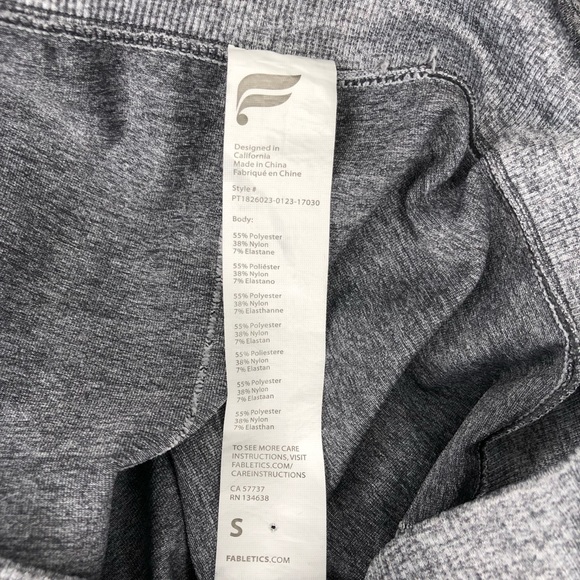 Fabletics Grey Mid-Rise Seamless Dot Capri Small - Picture 6 of 6